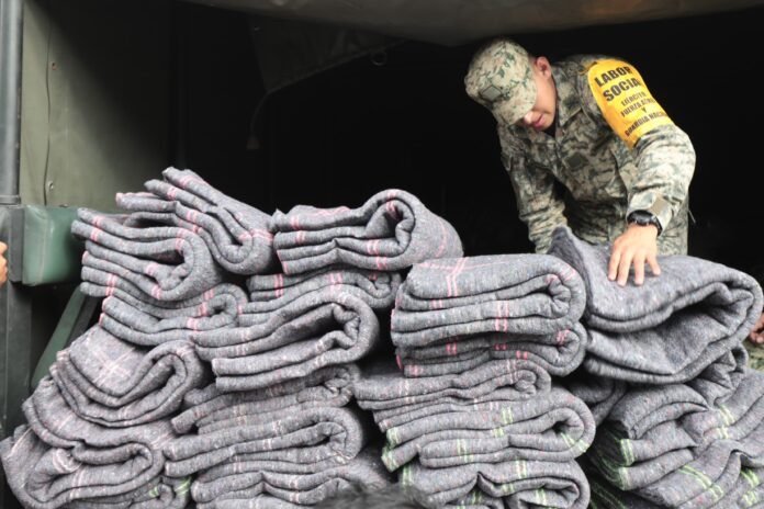 Familias de las Altas Montañas reciben atención de la Caravana Abrigando Corazones