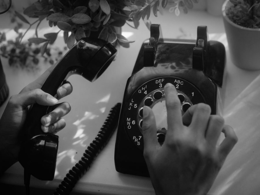 ¿Por qué decimos la palabra ‘bueno’ al contestar el teléfono? Te contamos