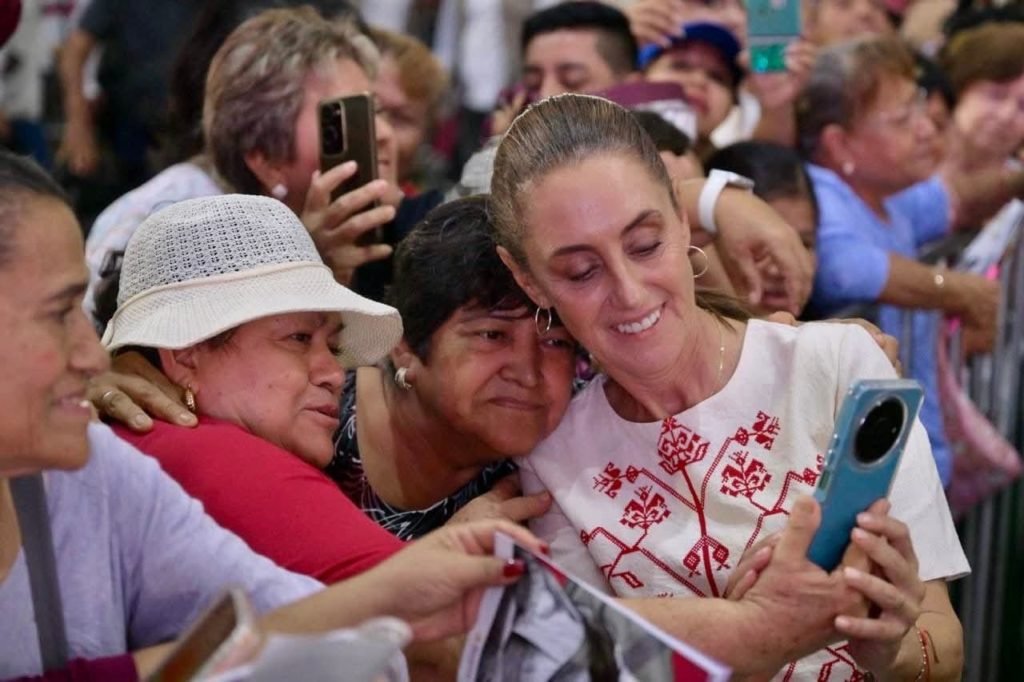 Tenemos una Presidenta de lujo, reitera Rocío Nahle al entregar tarjetas del Bienestar