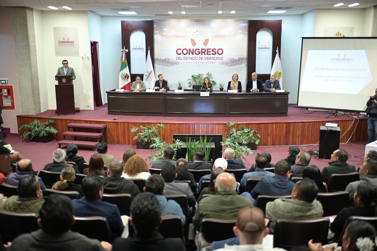 Entrega Congreso del Estado leyes de ingresos a municipios de Veracruz