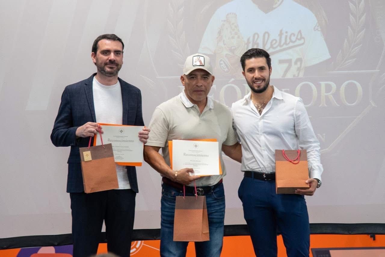 Ricardo Rincón, jefe de Deporte, recibe el ‘León de Oro’ por la Universidad Anáhuac Córdoba – Orizaba