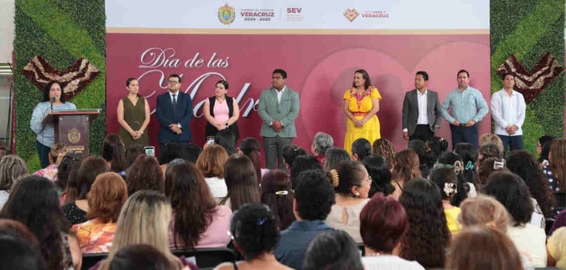 Reconoce SEV labor de madres trabajadoras al servicio de la educación en Veracruz