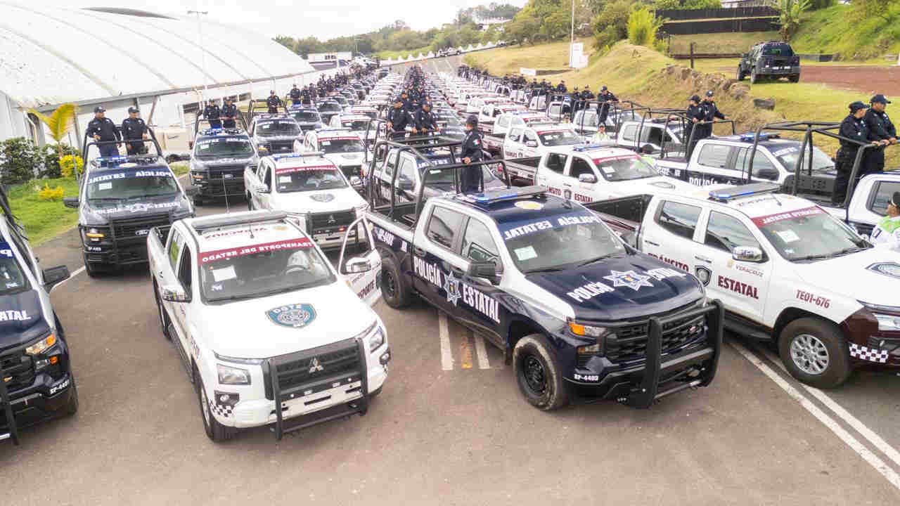 Veracruz invierte en nuevas unidades y depura parque vehicular para reducir gasto público: Gobernadora