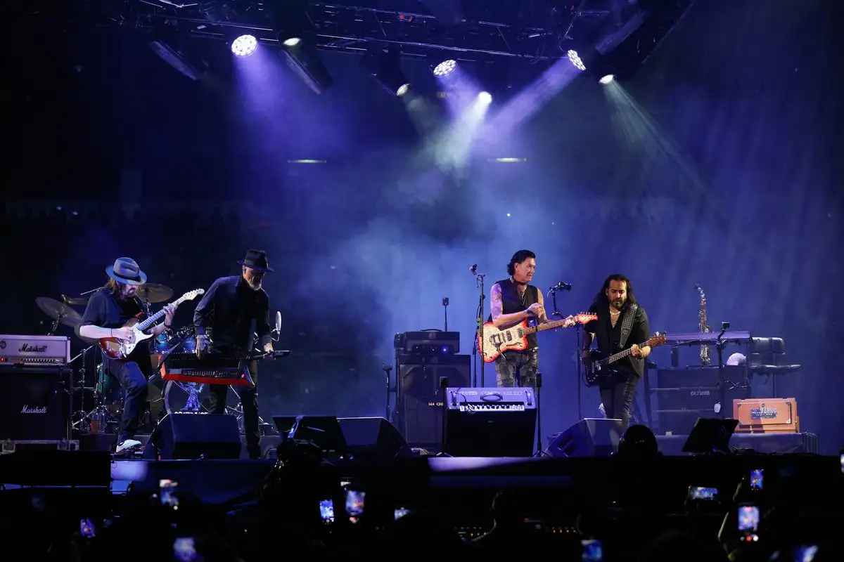 Caifanes une en ritual colectivo de música, memoria y protesta a 23 mil fans en Palacio de los Deportes