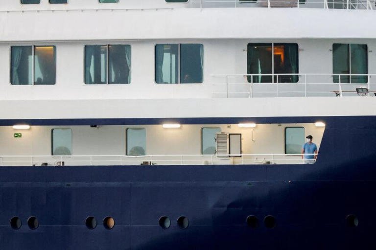 Alarma en crucero de Francia: más de mil 700 pasajeros quedan en cuarentena tras presunto brote con un muerto y 50 personas con síntomas