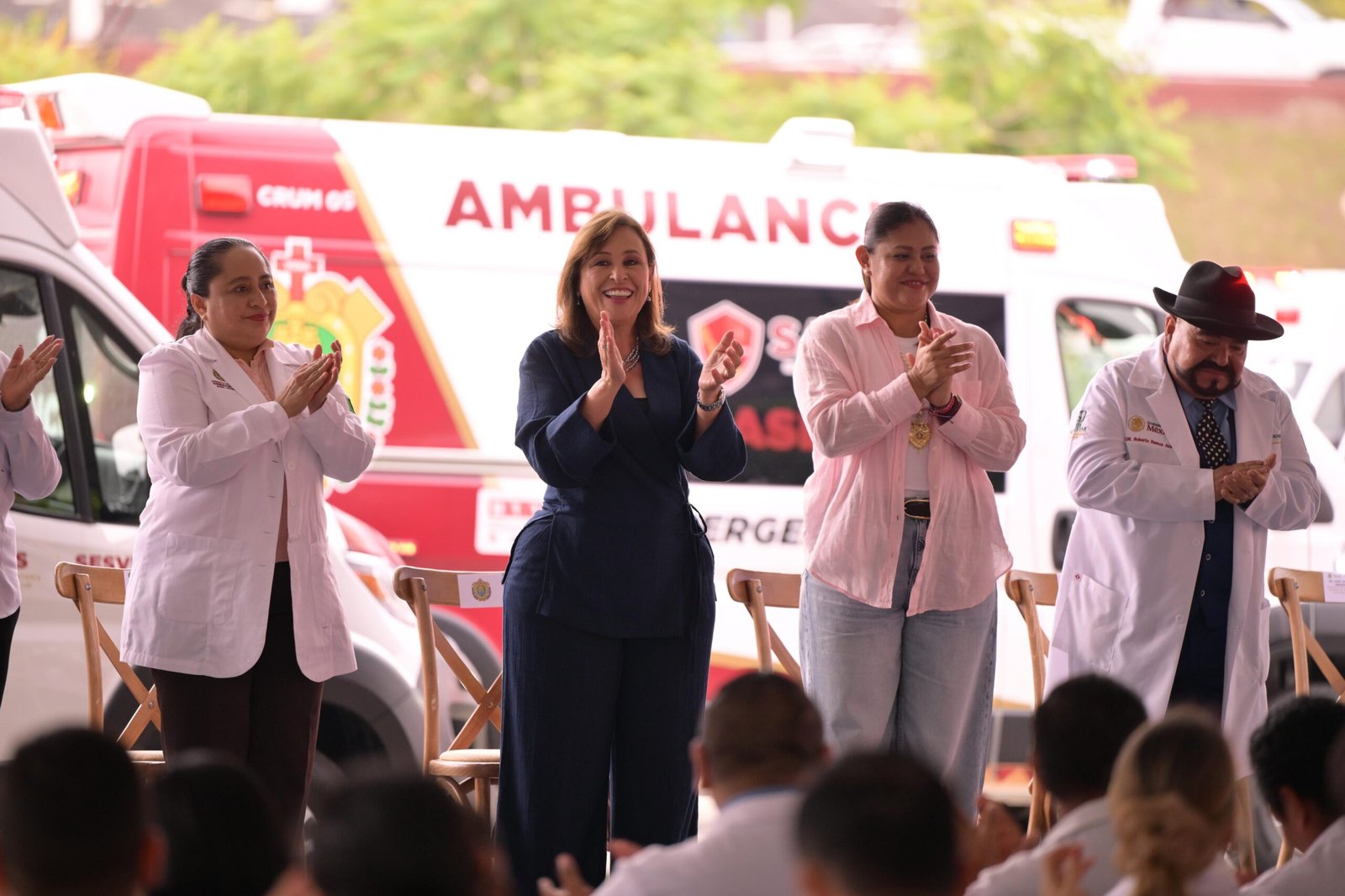 La salud no puede esperar: Gobernadora entrega30 ambulancias a hospitales