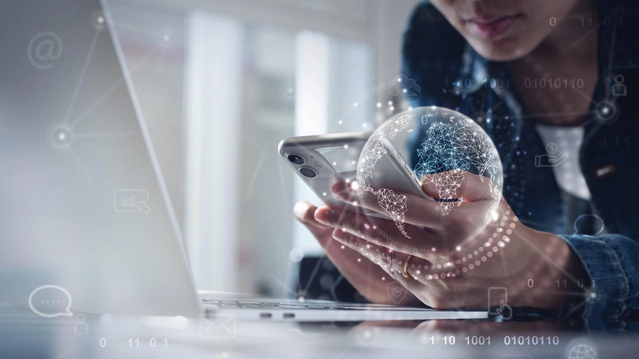 Día Mundial de Internet: 97% de los usuarios de internet en México se conecta por celular; solo 25% usa laptop