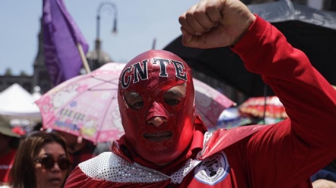CNTE emplaza a gobierno a responder demandas por escrito en 24 horas; seguirán en plantón