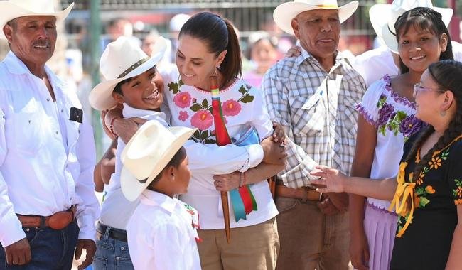 Presidenta firma decreto por el cual suman 45 mil 794 ha restituidas al pueblo Yaqui, inaugura comedor y anuncia plan de agricultura y pesca