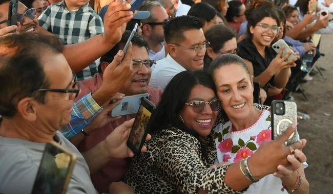 Presidenta inaugura primera etapa del canal principal de Navojoa y entrega 30 títulos de agua a ejidatarios y pequeños productores