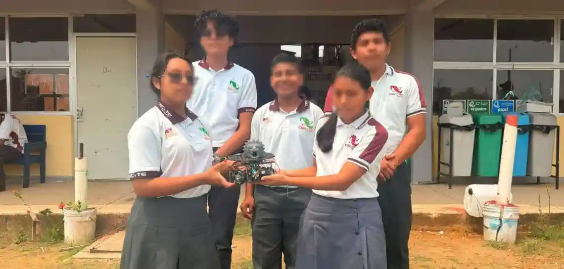 Equipo de Robótica del CECyTEV 19 Coatzacoalcos competirá en la Copa Nacional FutBotMX