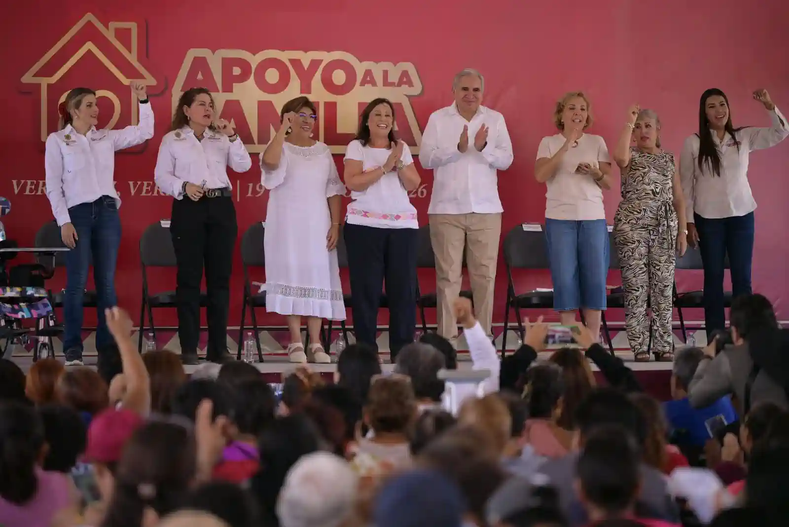 Acompaña Zoraya Villacis entrega de apoyos a familias vulnerables en Veracruz