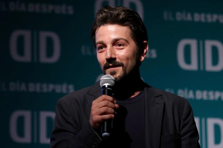 Diego Luna explota contra los costos del Mundial 2026: “Es como si el fútbol se hubiera vuelto la ópera”
