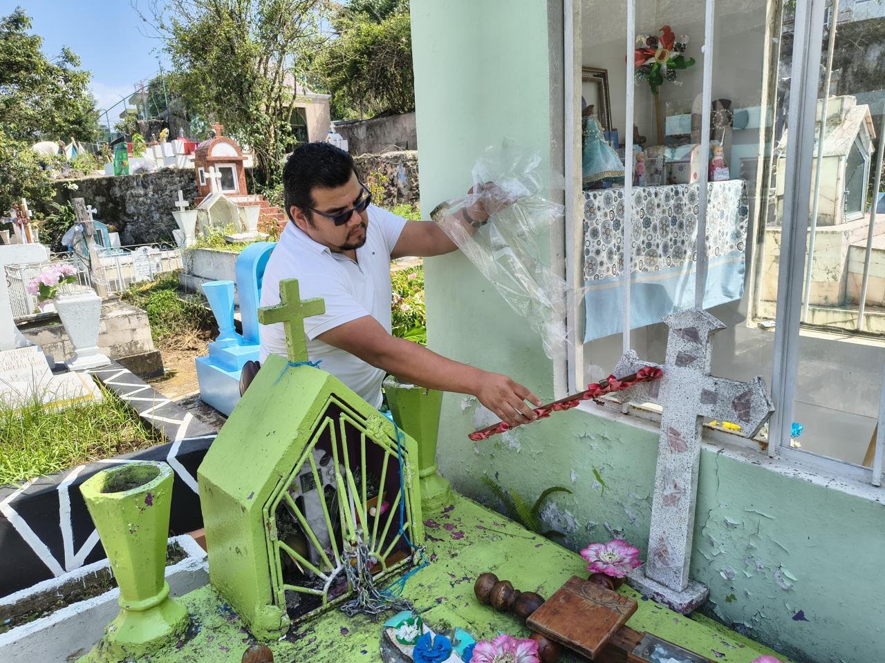 Por temporada de lluvias, intensifica Salud Municipal acciones contra el dengue en panteones