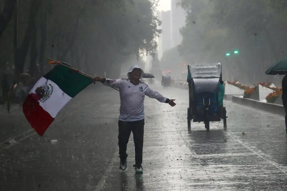Con lluvia incluida, aficionados celebran al Tricolor tras el debut del Mundial 2026