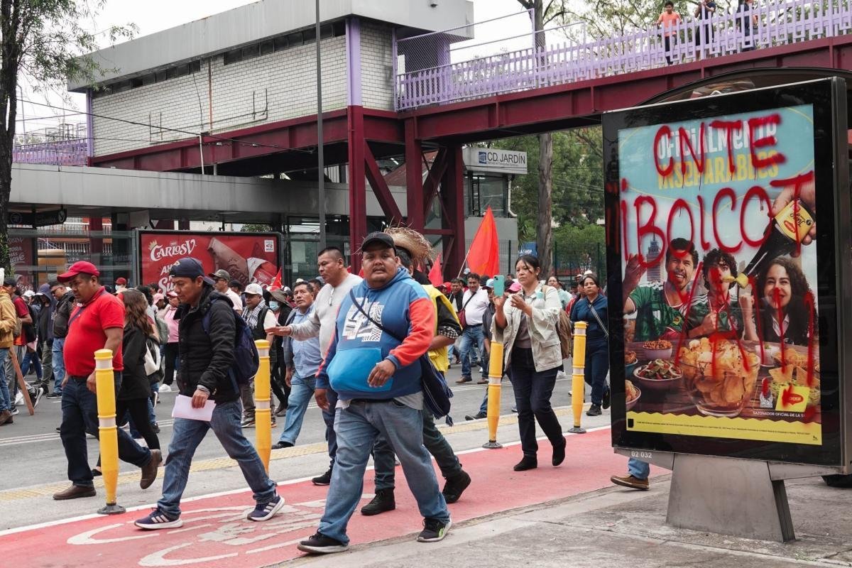 Gobierno federal lanza nuevas propuestas a la CNTE, a horas del Mundial
