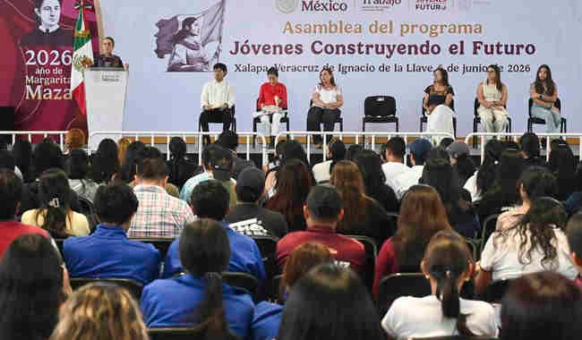 El objetivo de Jóvenes Construyendo el Futuro es otorgar un año de experiencia y el derecho al empleo digno: Presidenta desde Xalapa