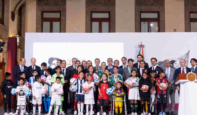 Presidenta Claudia Sheinbaum abandera a la Selección Nacional de México que participará en la Copa Mundial de la FIFA 2026