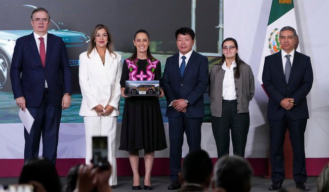 Plan México: presidenta destaca inversión de Kia de 649 mdd para producción de vehículo eléctrico; muestra la confianza en el país