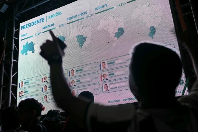 Con 92% de urnas, Flávio Bolsonaro lidera a Lula y perfilan segunda vuelta